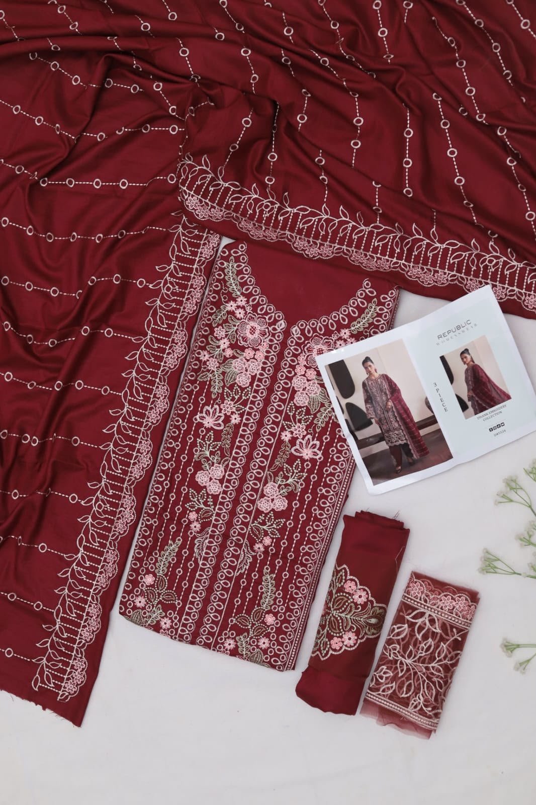 Mehr-e-Naz Dhanak 3PC Embroidered Suit 🌸 Image 2