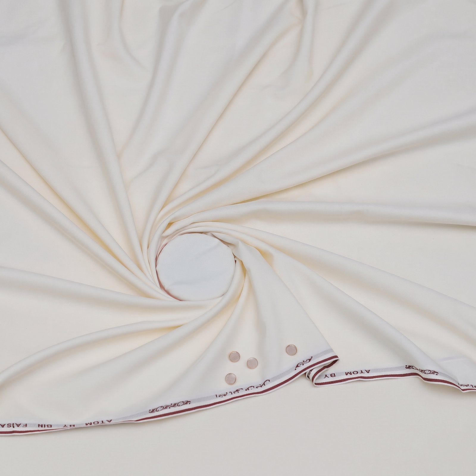 Cream Wrinkle-Free Wash & Wear Fabric – 4 Meter Unstitched Suit Image 2
